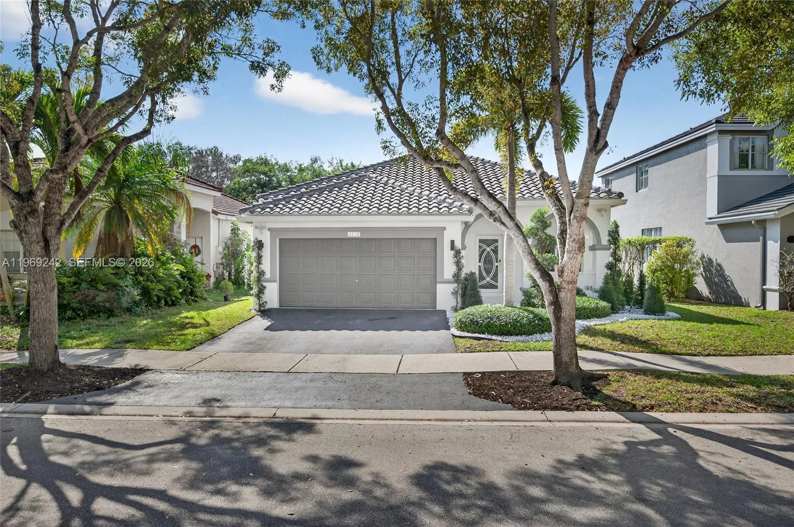 4115 Sabal Ridge Cir, Weston, Florida 33331, Weston, Florida 33331, 3 Bedrooms Bedrooms, ,2 BathroomsBathrooms,Residential,For Sale,4115 Sabal Ridge Cir, Weston, Florida 33331,A11969242