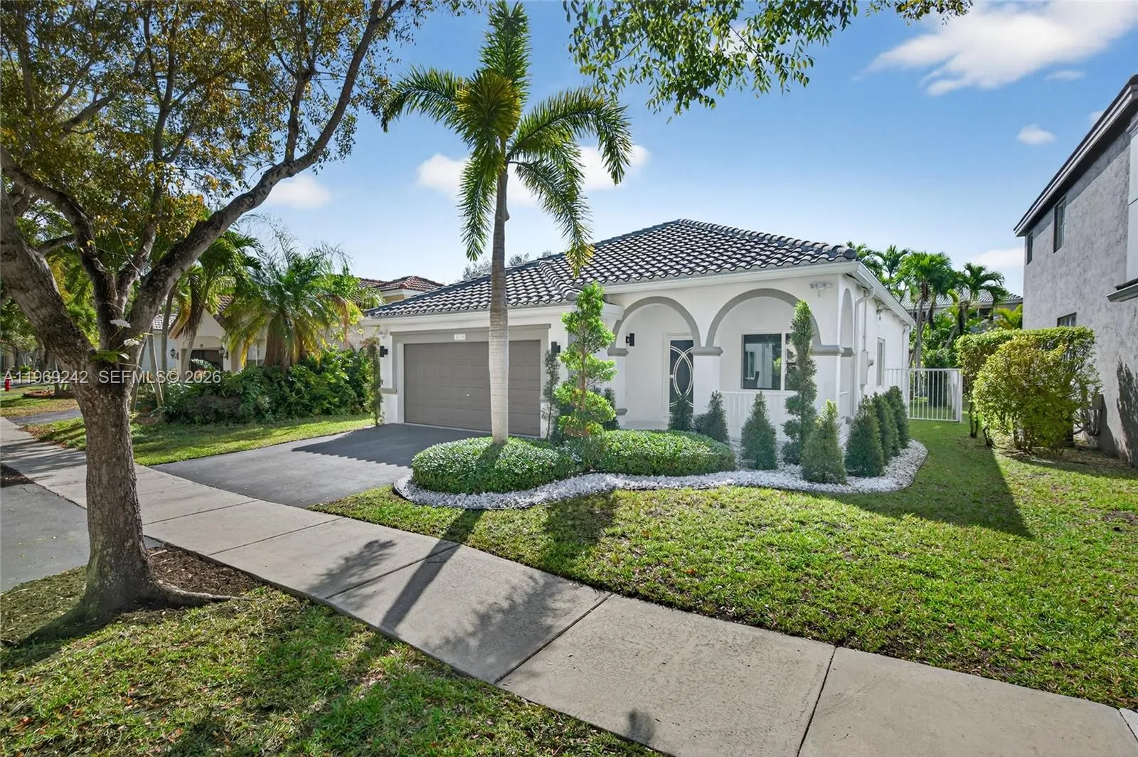 4115 Sabal Ridge Cir, Weston, Florida 33331, Weston, Florida 33331, 3 Bedrooms Bedrooms, ,2 BathroomsBathrooms,Residential,For Sale,4115 Sabal Ridge Cir, Weston, Florida 33331,A11969242