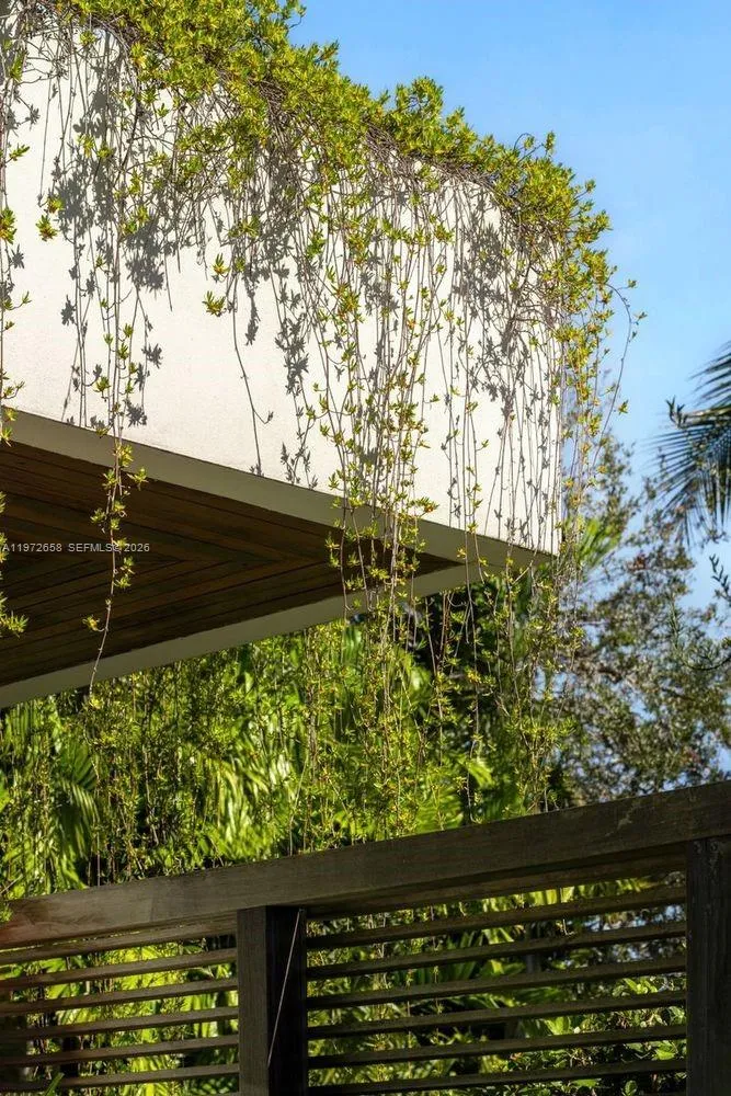 6850 Sunrise Ct, Coral Gables, Florida 33133, Coral Gables, Florida 33133, 6 Bedrooms Bedrooms, ,6 BathroomsBathrooms,Residential,For Sale,6850 Sunrise Ct, Coral Gables, Florida 33133,A11972658