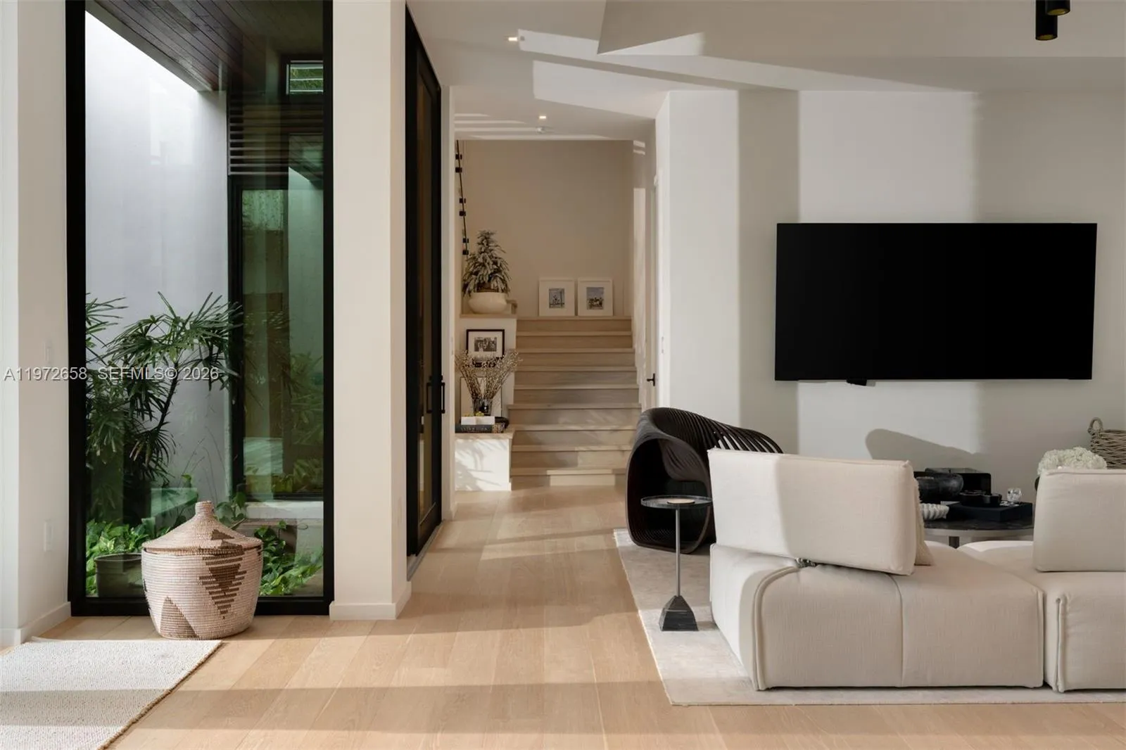 6850 Sunrise Ct, Coral Gables, Florida 33133, Coral Gables, Florida 33133, 6 Bedrooms Bedrooms, ,6 BathroomsBathrooms,Residential,For Sale,6850 Sunrise Ct, Coral Gables, Florida 33133,A11972658