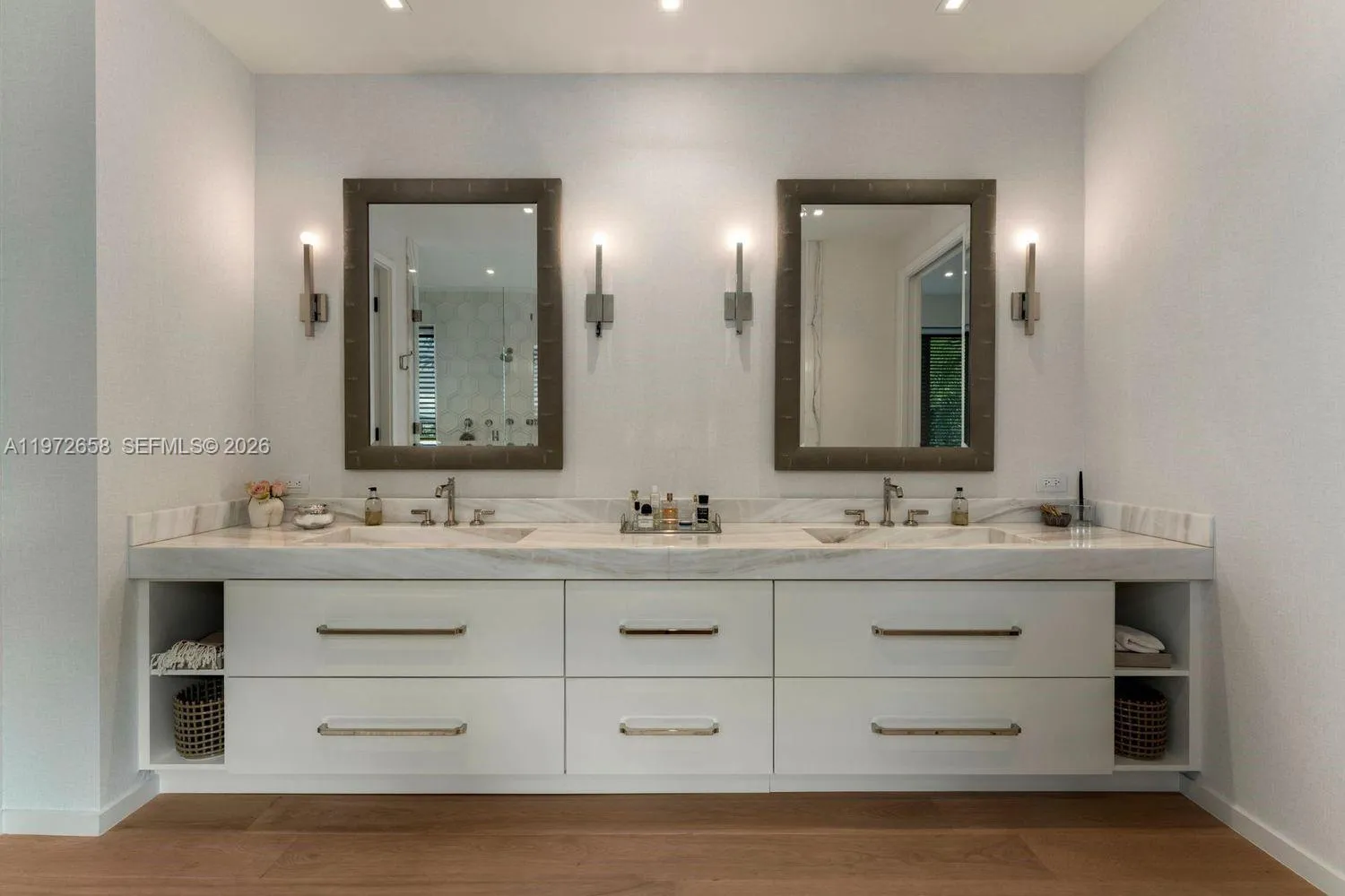 6850 Sunrise Ct, Coral Gables, Florida 33133, Coral Gables, Florida 33133, 6 Bedrooms Bedrooms, ,6 BathroomsBathrooms,Residential,For Sale,6850 Sunrise Ct, Coral Gables, Florida 33133,A11972658