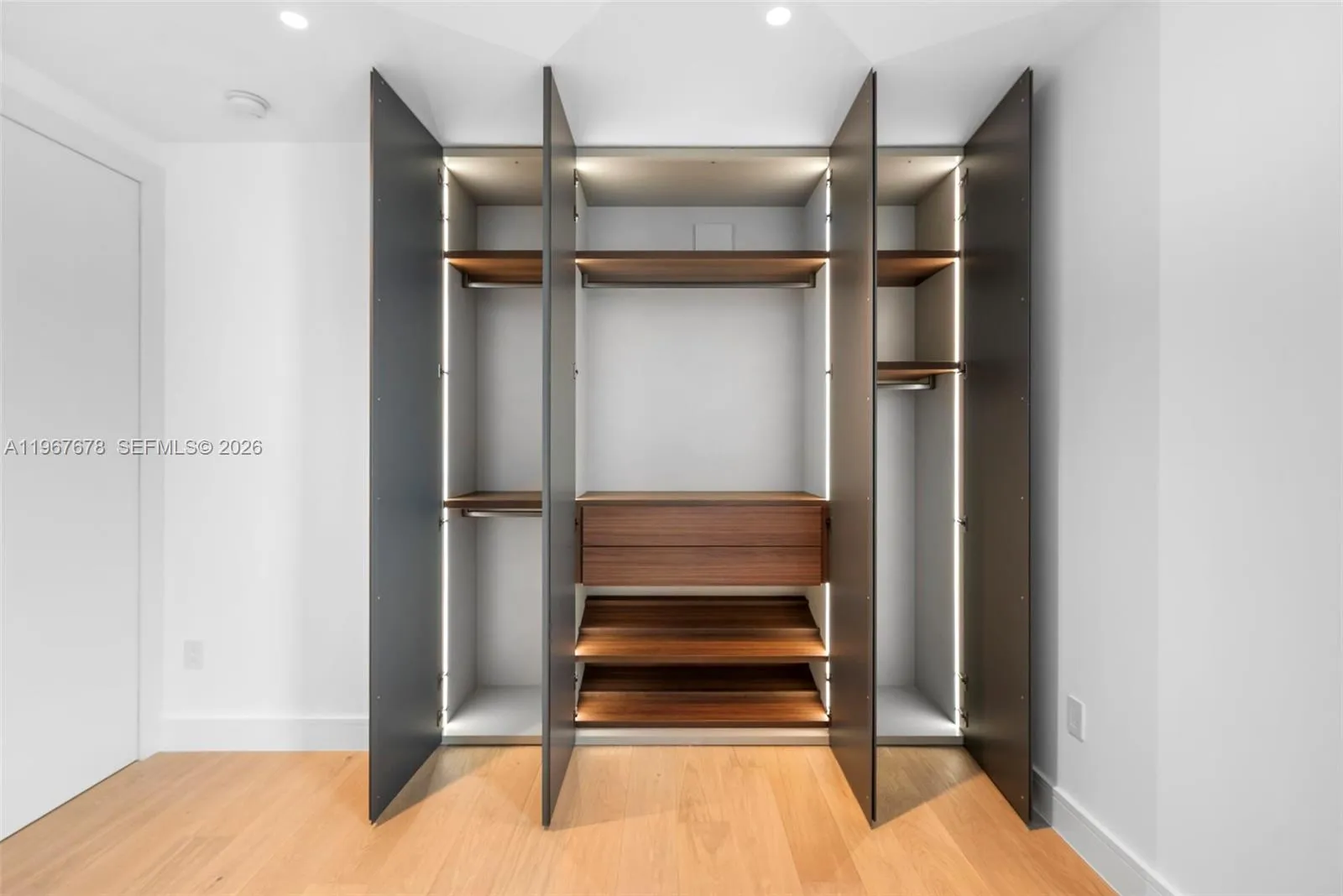 3119 Plaza St, Miami, Florida 33133, Miami, Florida 33133, 3 Bedrooms Bedrooms, ,4 BathroomsBathrooms,Residential,For Sale,3119 Plaza St, Miami, Florida 33133,A11967678