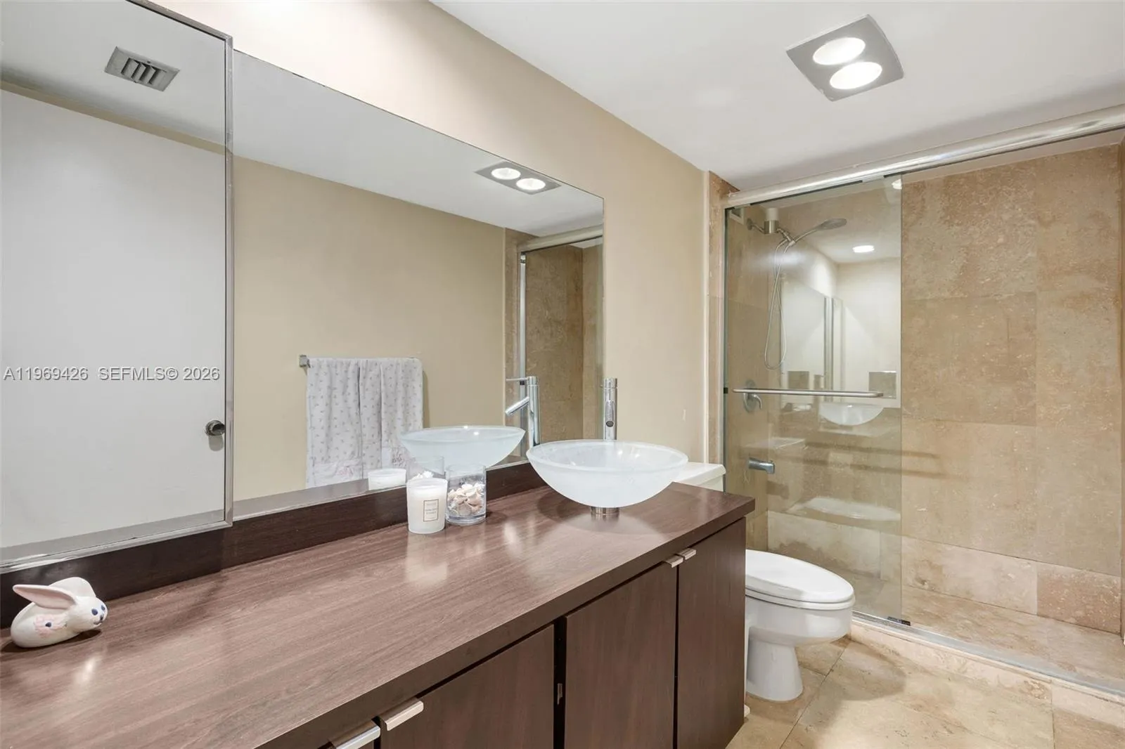 1915 Brickell Ave 1407, Miami, Florida 33129, Miami, Florida 33129, 3 Bedrooms Bedrooms, ,2 BathroomsBathrooms,Residential Lease,For Rent,1915 Brickell Ave 1407, Miami, Florida 33129,A11969426