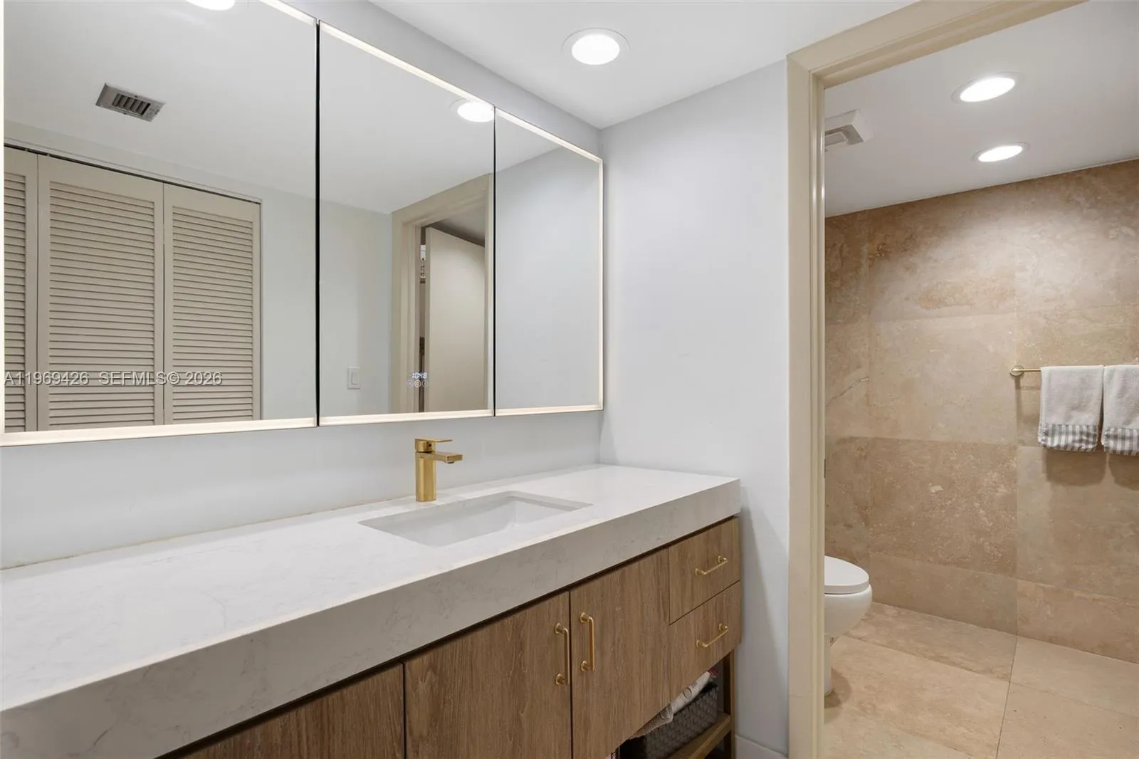 1915 Brickell Ave 1407, Miami, Florida 33129, Miami, Florida 33129, 3 Bedrooms Bedrooms, ,2 BathroomsBathrooms,Residential Lease,For Rent,1915 Brickell Ave 1407, Miami, Florida 33129,A11969426