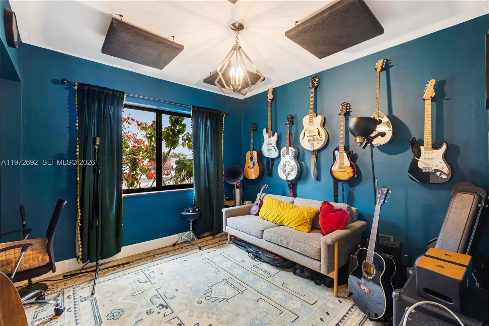 2421 Ne 187th St, Miami, Florida 33180, Miami, Florida 33180, 2 Bedrooms Bedrooms, ,2 BathroomsBathrooms,Residential,For Sale,2421 Ne 187th St, Miami, Florida 33180,A11972692