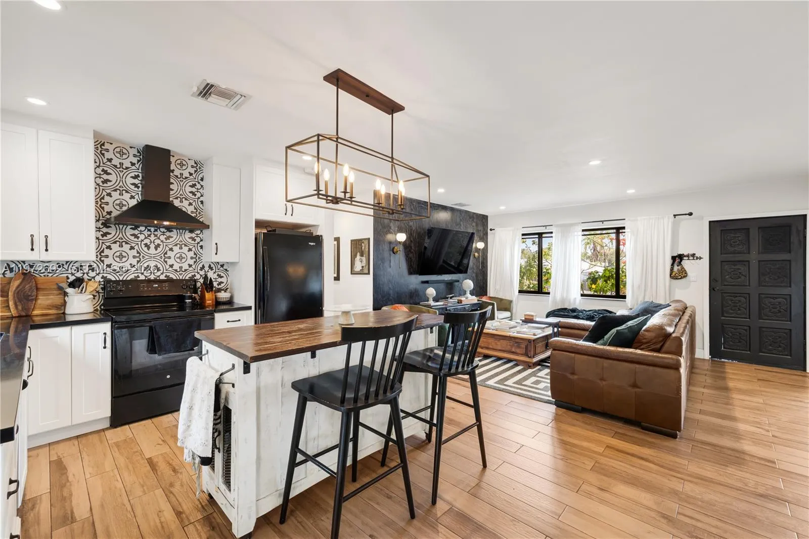 2421 Ne 187th St, Miami, Florida 33180, Miami, Florida 33180, 2 Bedrooms Bedrooms, ,2 BathroomsBathrooms,Residential,For Sale,2421 Ne 187th St, Miami, Florida 33180,A11972692