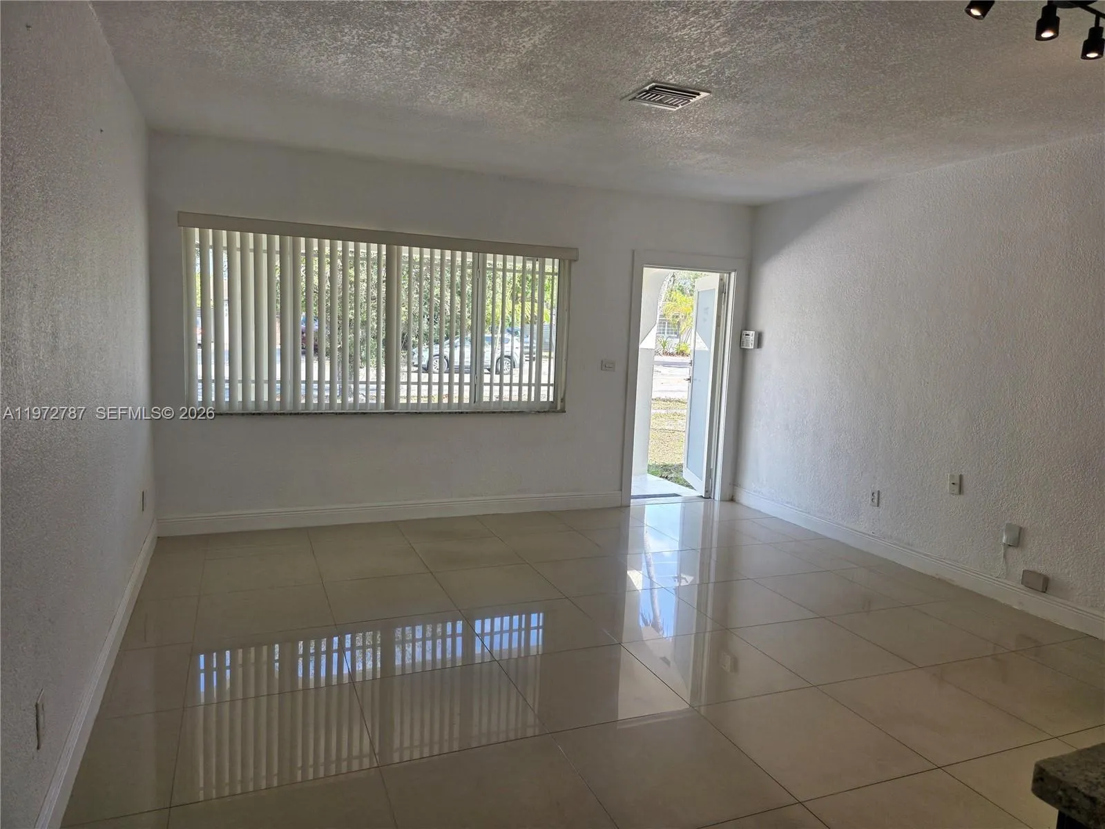 6240 Nw 114th St 6240, Hialeah, Florida 33012, Hialeah, Florida 33012, 3 Bedrooms Bedrooms, ,1 BathroomBathrooms,Residential Lease,For Rent,6240 Nw 114th St 6240, Hialeah, Florida 33012,A11972787