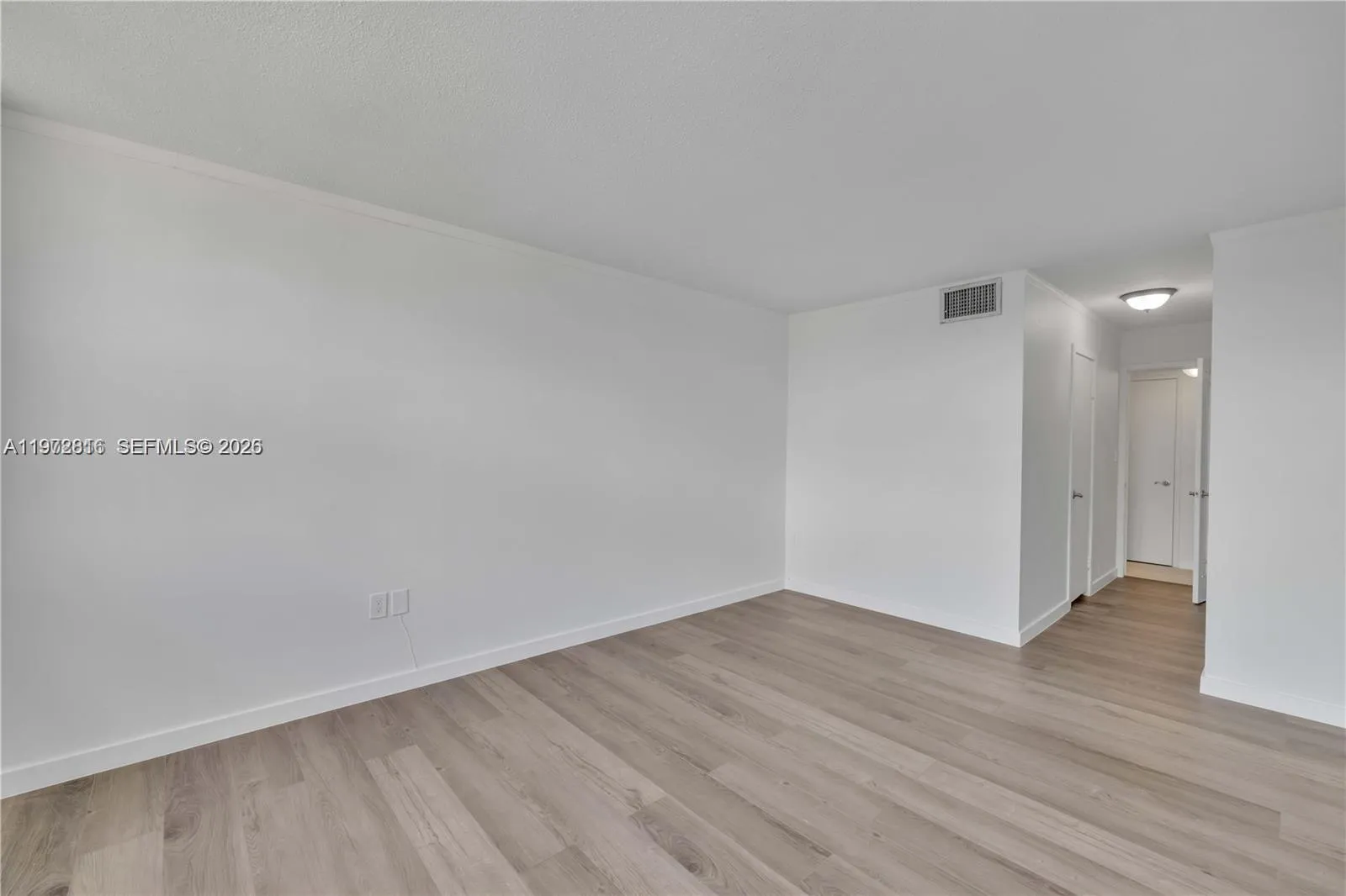 1680 Ne 191st St 415-2, Miami, Florida 33179, Miami, Florida 33179, 1 Bedroom Bedrooms, ,1 BathroomBathrooms,Residential Lease,For Rent,1680 Ne 191st St 415-2, Miami, Florida 33179,A11972816