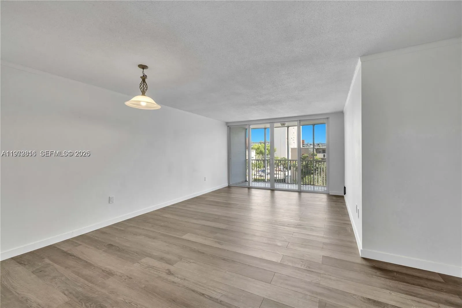 1680 Ne 191st St 415-2, Miami, Florida 33179, Miami, Florida 33179, 1 Bedroom Bedrooms, ,1 BathroomBathrooms,Residential Lease,For Rent,1680 Ne 191st St 415-2, Miami, Florida 33179,A11972816