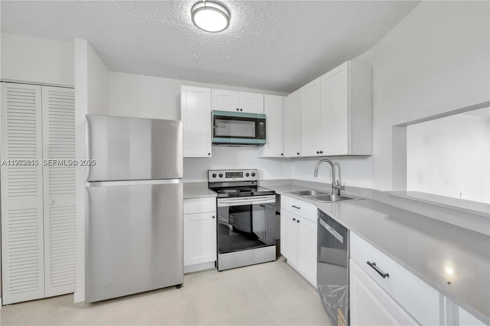 1680 Ne 191st St 415-2, Miami, Florida 33179, Miami, Florida 33179, 1 Bedroom Bedrooms, ,1 BathroomBathrooms,Residential Lease,For Rent,1680 Ne 191st St 415-2, Miami, Florida 33179,A11972816