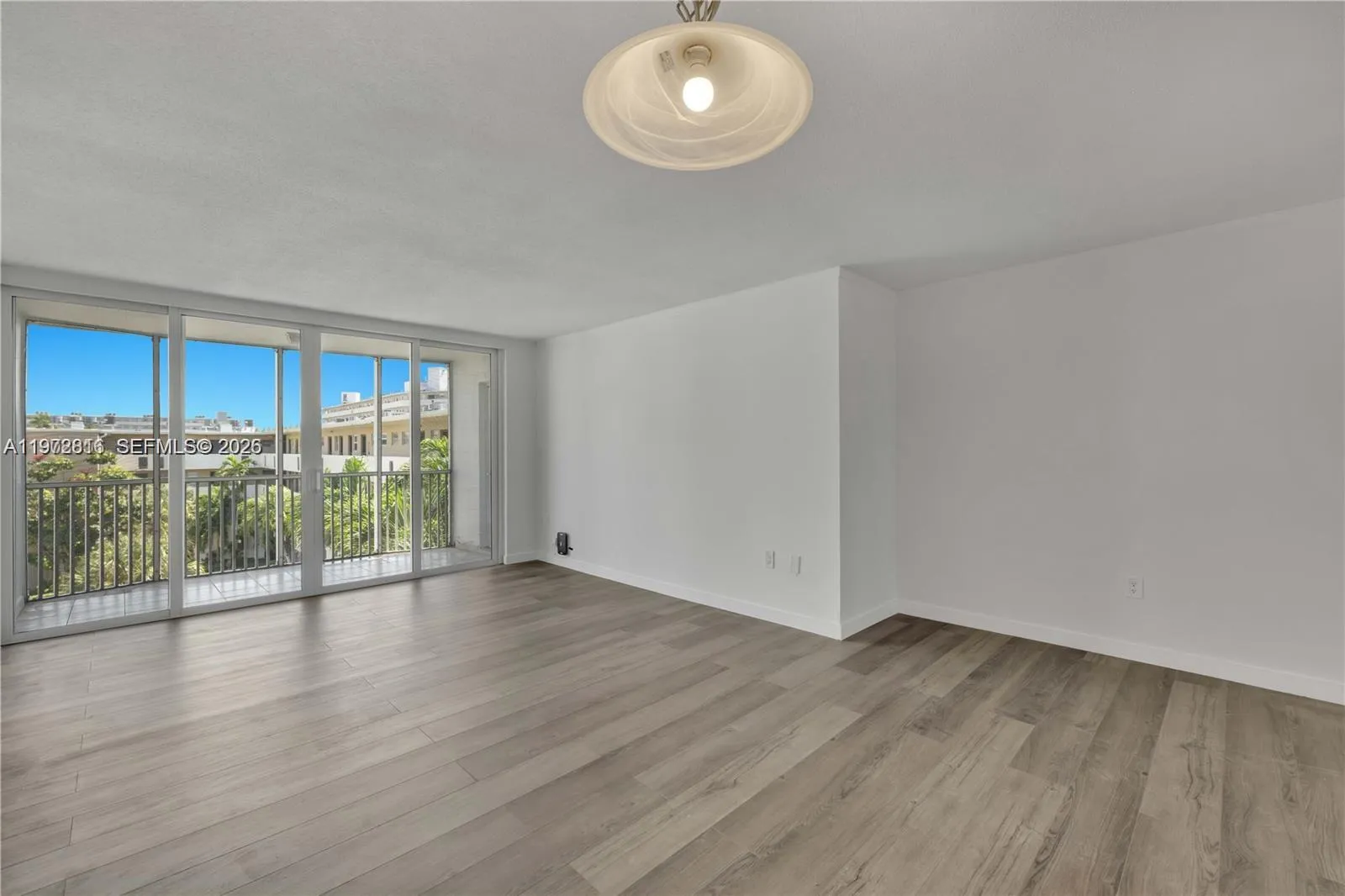 1680 Ne 191st St 415-2, Miami, Florida 33179, Miami, Florida 33179, 1 Bedroom Bedrooms, ,1 BathroomBathrooms,Residential Lease,For Rent,1680 Ne 191st St 415-2, Miami, Florida 33179,A11972816