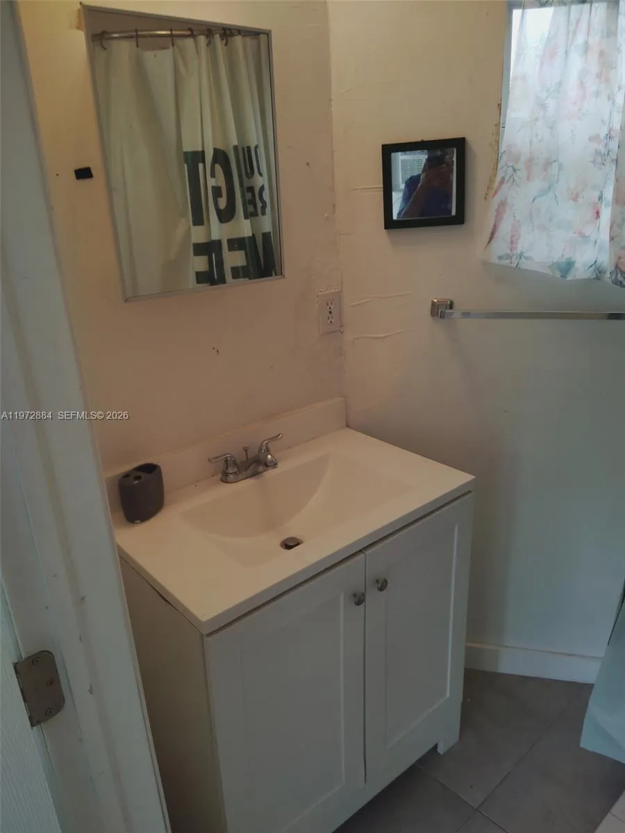 2645 Nw 21st Ave 7b, Oakland Park, Florida 33311, Oakland Park, Florida 33311, ,1 BathroomBathrooms,Residential Lease,For Rent,2645 Nw 21st Ave 7b, Oakland Park, Florida 33311,A11972884
