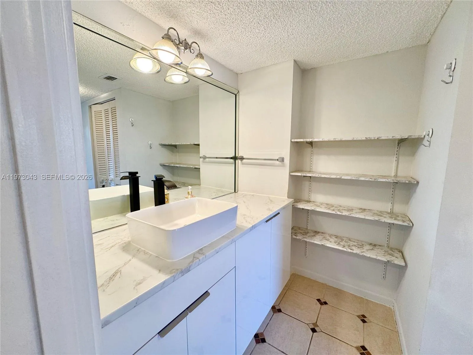 210 174th St 907, Sunny Isles Beach, Florida 33160, Sunny Isles Beach, Florida 33160, 2 Bedrooms Bedrooms, ,2 BathroomsBathrooms,Residential Lease,For Rent,210 174th St 907, Sunny Isles Beach, Florida 33160,A11973043