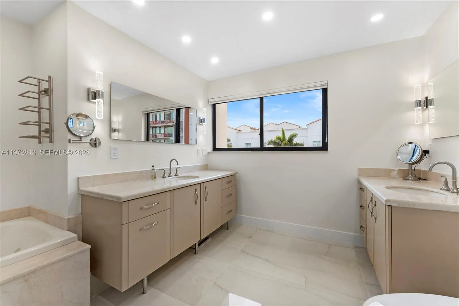 76 Isle Of Venice Dr H, Fort Lauderdale, Florida 3, Fort Lauderdale, Florida 33301, 3 Bedrooms Bedrooms, ,2 BathroomsBathrooms,Residential,For Sale,76 Isle Of Venice Dr H, Fort Lauderdale, Florida 3,A11972813