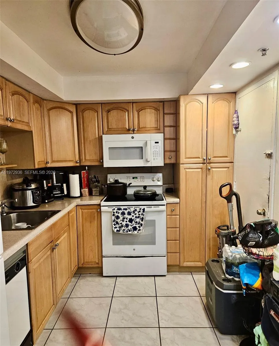 400 Kings Point Dr 1624, Sunny Isles Beach, Florid, Sunny Isles Beach, Florida 33160, 2 Bedrooms Bedrooms, ,2 BathroomsBathrooms,Residential,For Sale,400 Kings Point Dr 1624, Sunny Isles Beach, Florid,A11972936