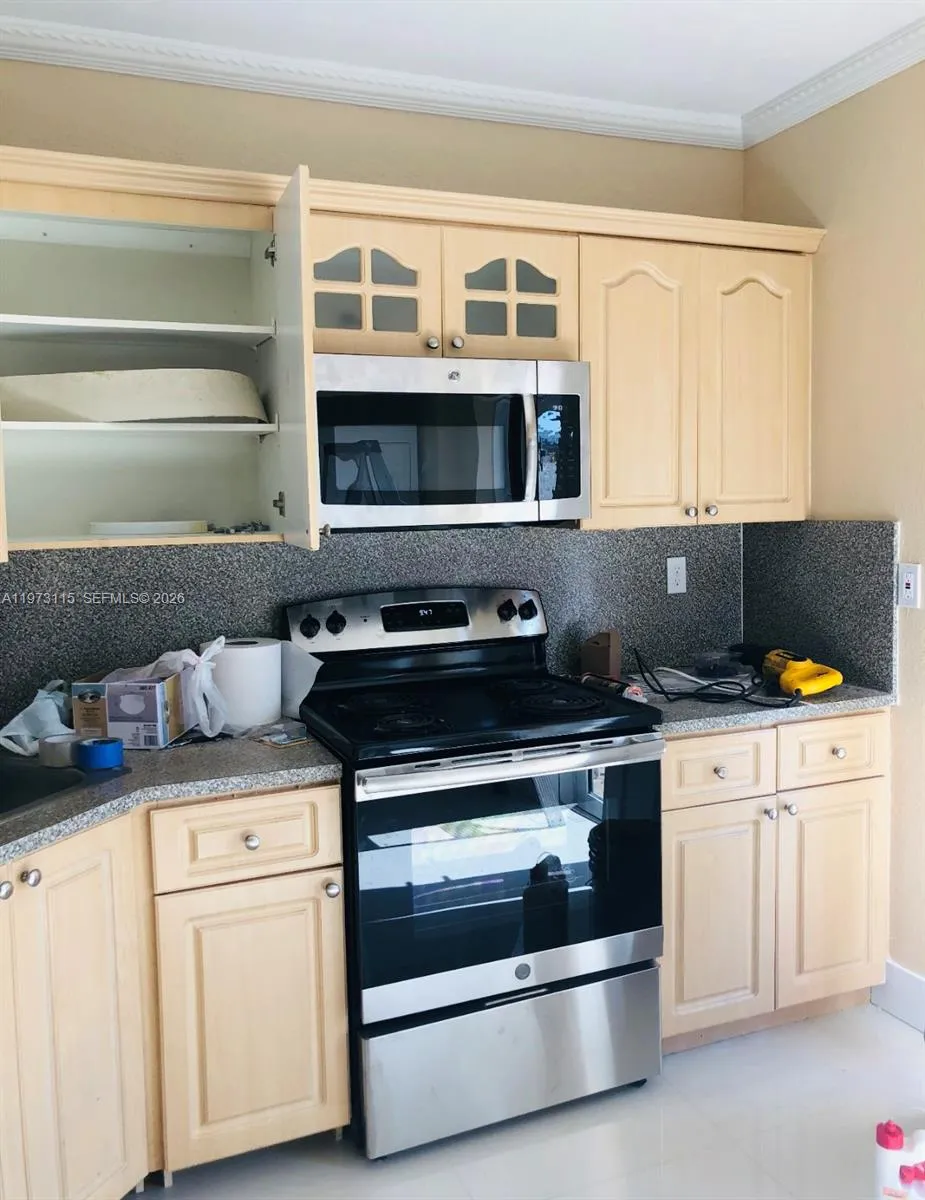 2993 W 80th St 4, Hialeah, Florida 33018, Hialeah, Florida 33018, 2 Bedrooms Bedrooms, ,2 BathroomsBathrooms,Residential Lease,For Rent,2993 W 80th St 4, Hialeah, Florida 33018,A11973115