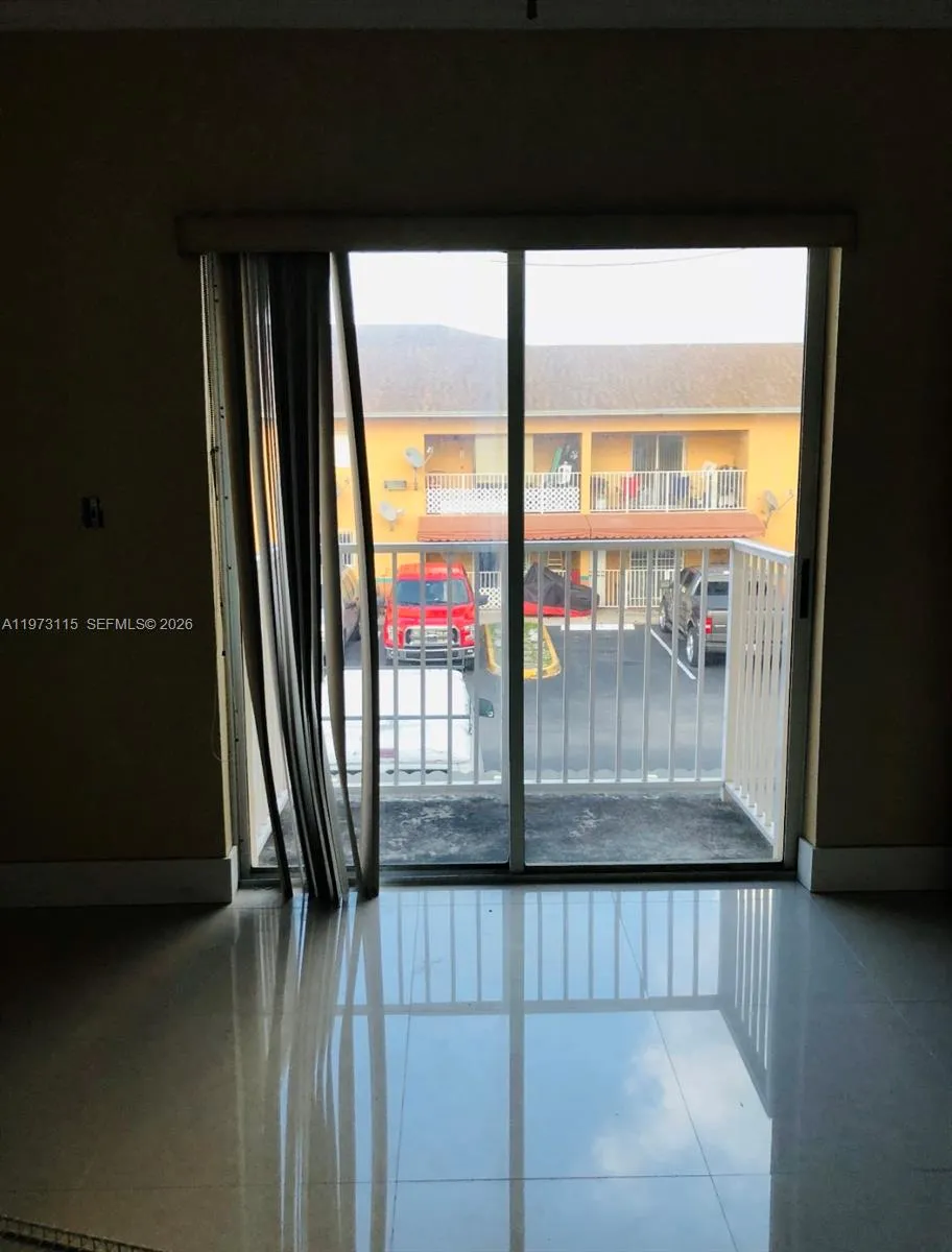 2993 W 80th St 4, Hialeah, Florida 33018, Hialeah, Florida 33018, 2 Bedrooms Bedrooms, ,2 BathroomsBathrooms,Residential Lease,For Rent,2993 W 80th St 4, Hialeah, Florida 33018,A11973115