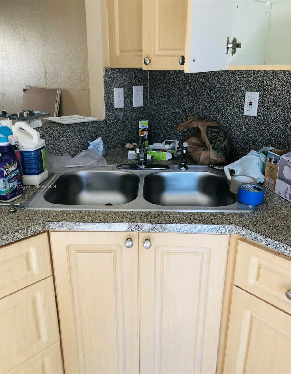 2993 W 80th St 4, Hialeah, Florida 33018, Hialeah, Florida 33018, 2 Bedrooms Bedrooms, ,2 BathroomsBathrooms,Residential Lease,For Rent,2993 W 80th St 4, Hialeah, Florida 33018,A11973115