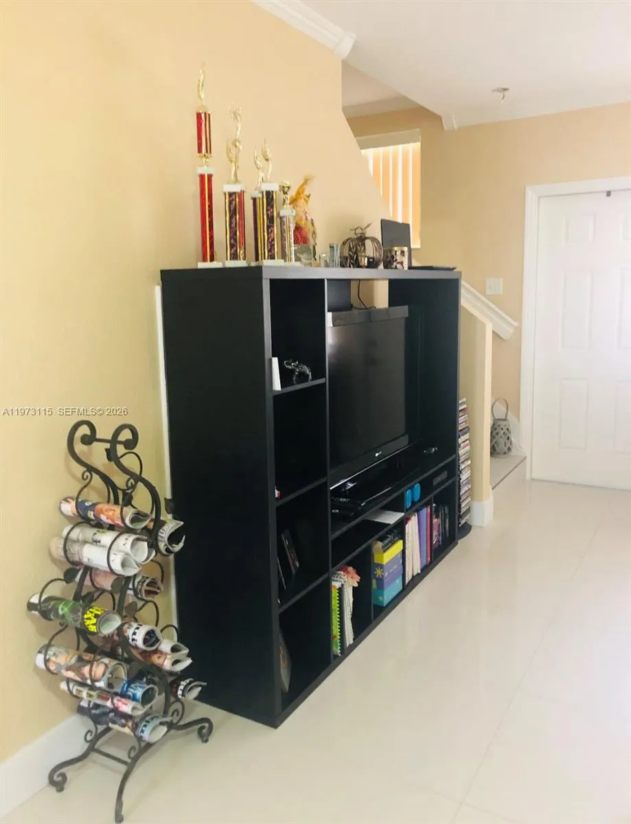2993 W 80th St 4, Hialeah, Florida 33018, Hialeah, Florida 33018, 2 Bedrooms Bedrooms, ,2 BathroomsBathrooms,Residential Lease,For Rent,2993 W 80th St 4, Hialeah, Florida 33018,A11973115