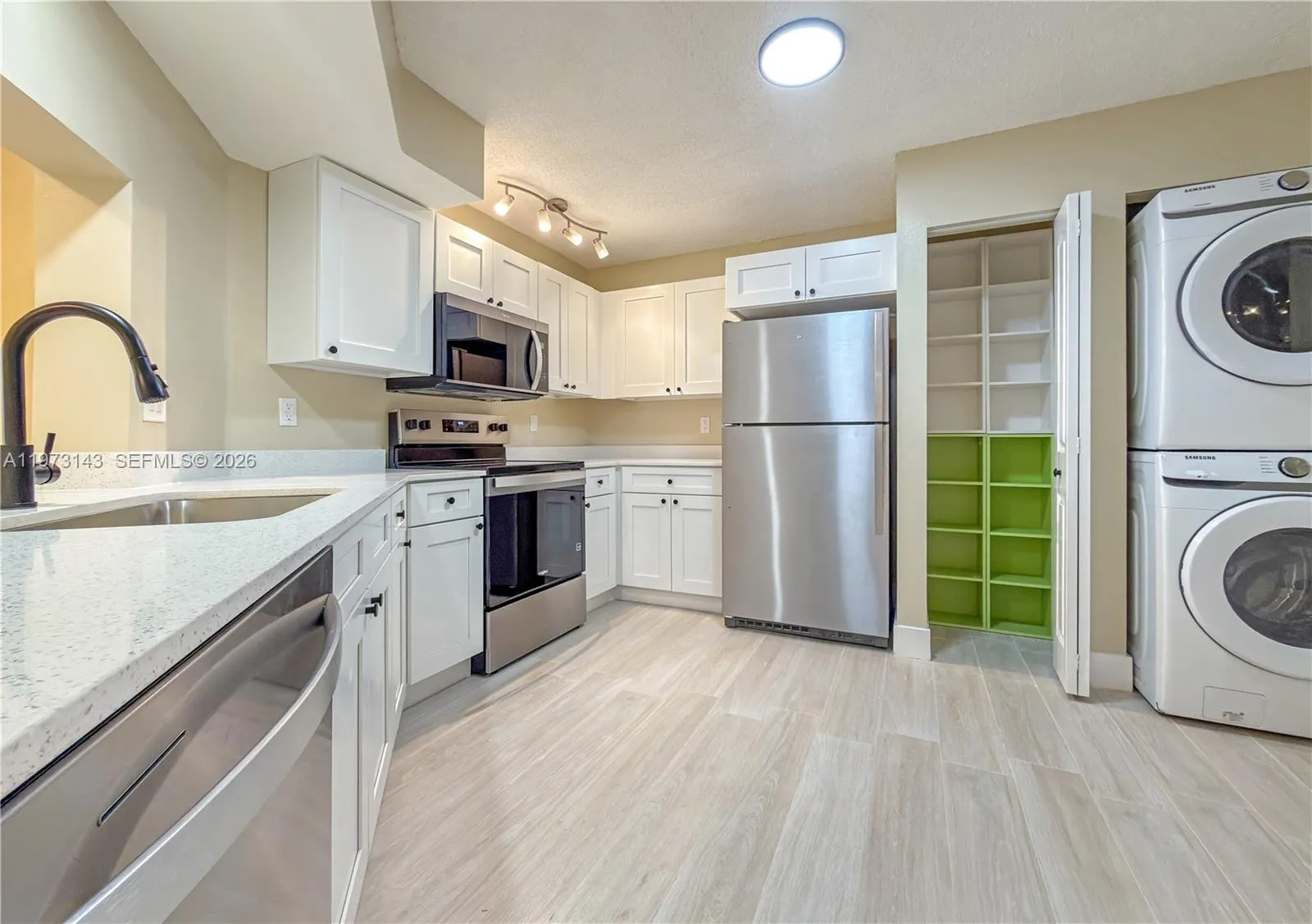 929 S Hamilton Dr 929e, Homestead, Florida 33034, Homestead, Florida 33034, 2 Bedrooms Bedrooms, ,2 BathroomsBathrooms,Residential Lease,For Rent,929 S Hamilton Dr 929e, Homestead, Florida 33034,A11973143
