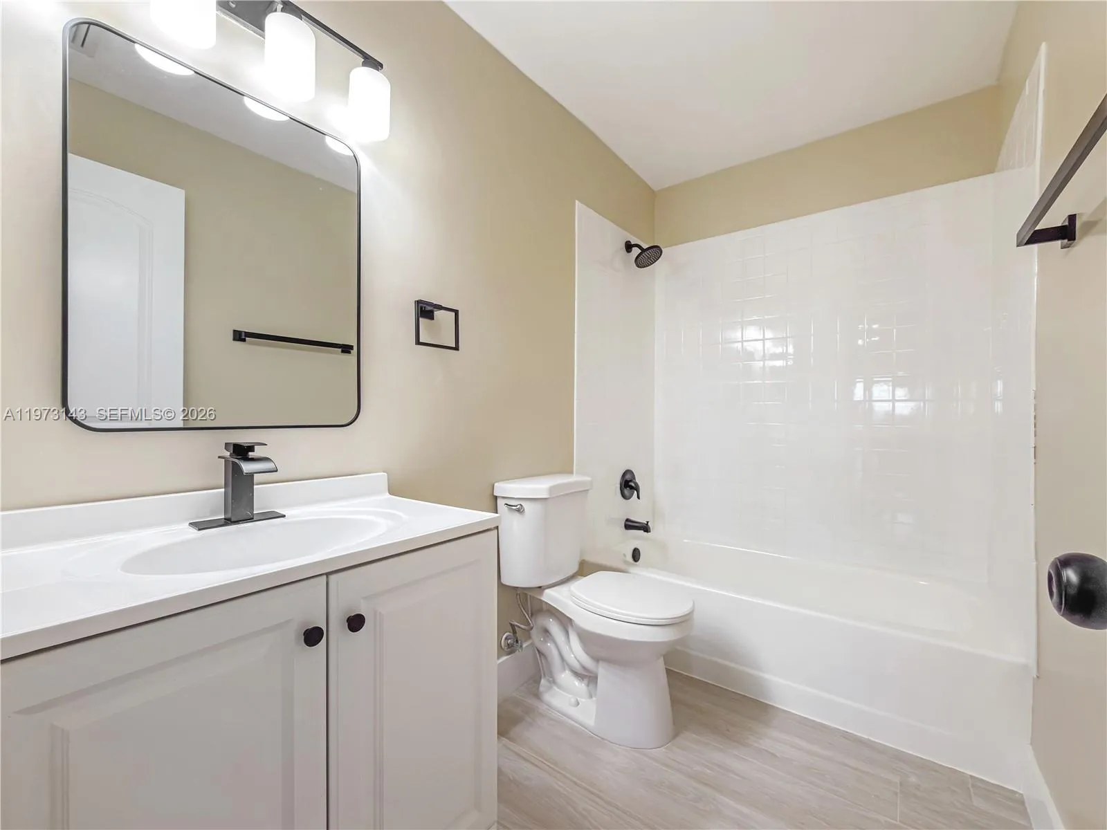 929 S Hamilton Dr 929e, Homestead, Florida 33034, Homestead, Florida 33034, 2 Bedrooms Bedrooms, ,2 BathroomsBathrooms,Residential Lease,For Rent,929 S Hamilton Dr 929e, Homestead, Florida 33034,A11973143