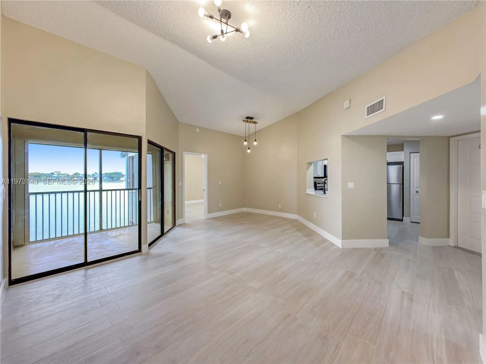 929 S Hamilton Dr 929e, Homestead, Florida 33034, Homestead, Florida 33034, 2 Bedrooms Bedrooms, ,2 BathroomsBathrooms,Residential Lease,For Rent,929 S Hamilton Dr 929e, Homestead, Florida 33034,A11973143