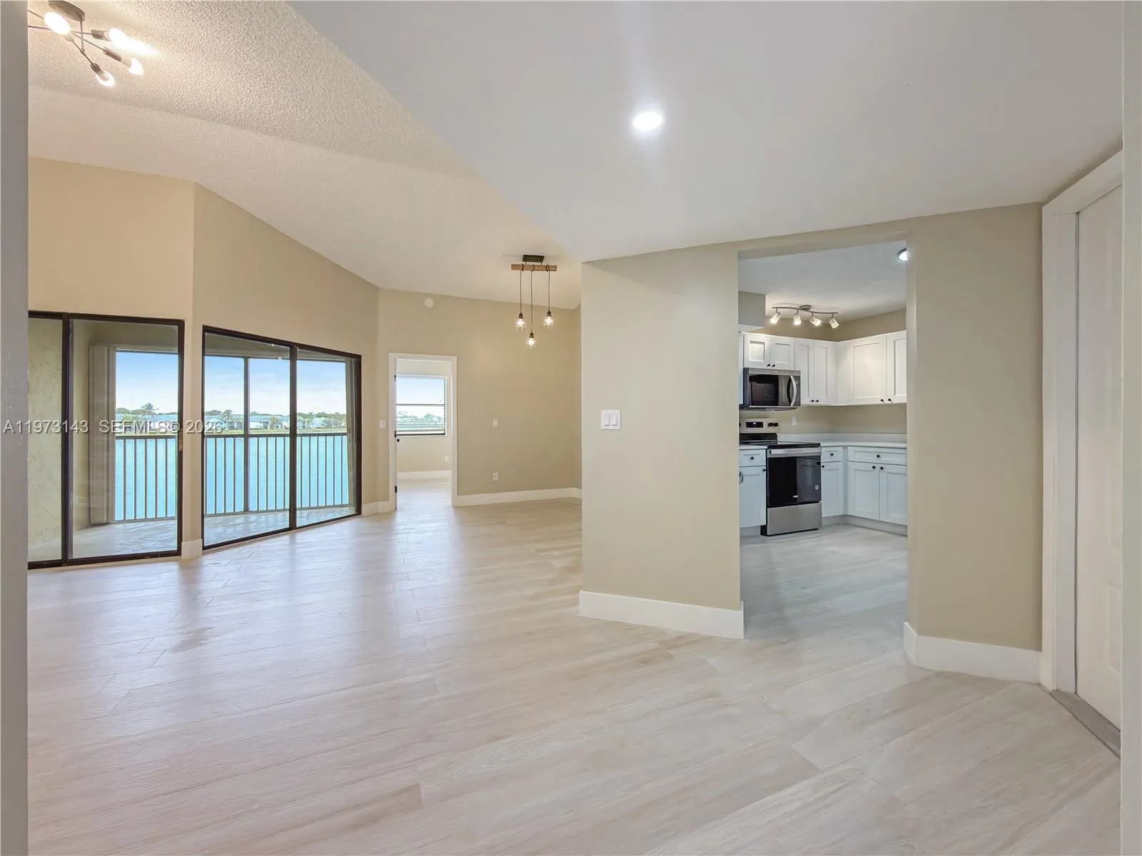 929 S Hamilton Dr 929e, Homestead, Florida 33034, Homestead, Florida 33034, 2 Bedrooms Bedrooms, ,2 BathroomsBathrooms,Residential Lease,For Rent,929 S Hamilton Dr 929e, Homestead, Florida 33034,A11973143