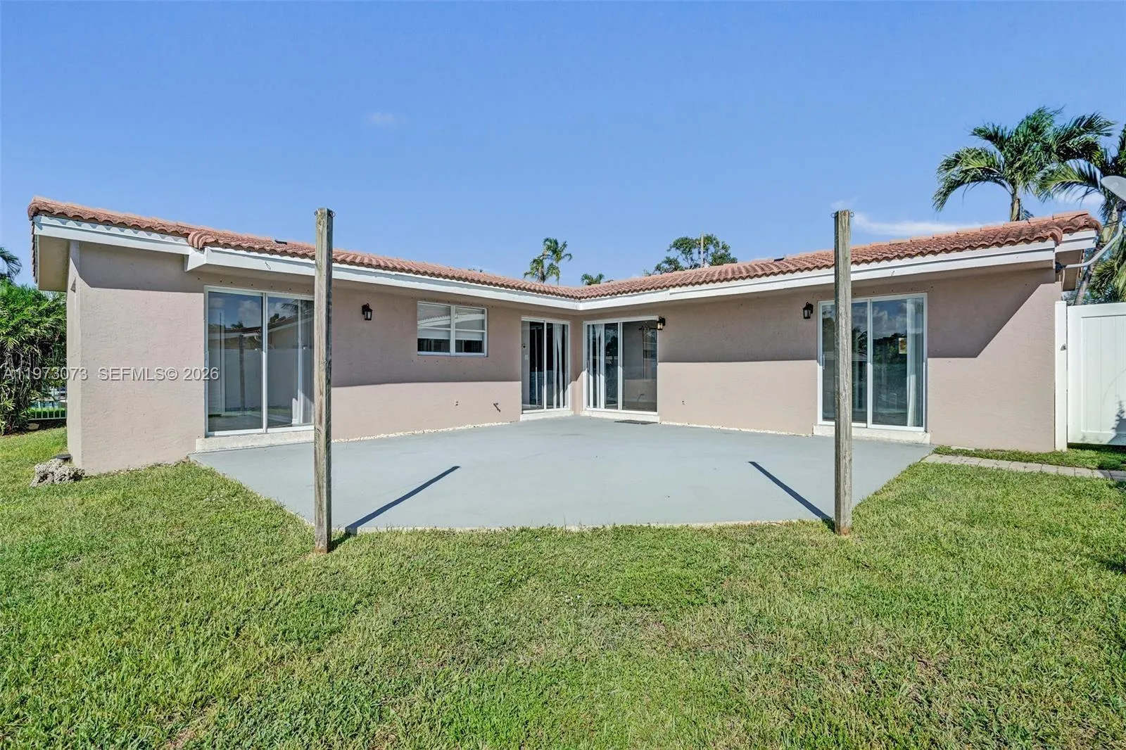 949 Se 10th Ct, Pompano Beach, Florida 33060, Pompano Beach, Florida 33060, 3 Bedrooms Bedrooms, ,2 BathroomsBathrooms,Residential Lease,For Rent,949 Se 10th Ct, Pompano Beach, Florida 33060,A11973073