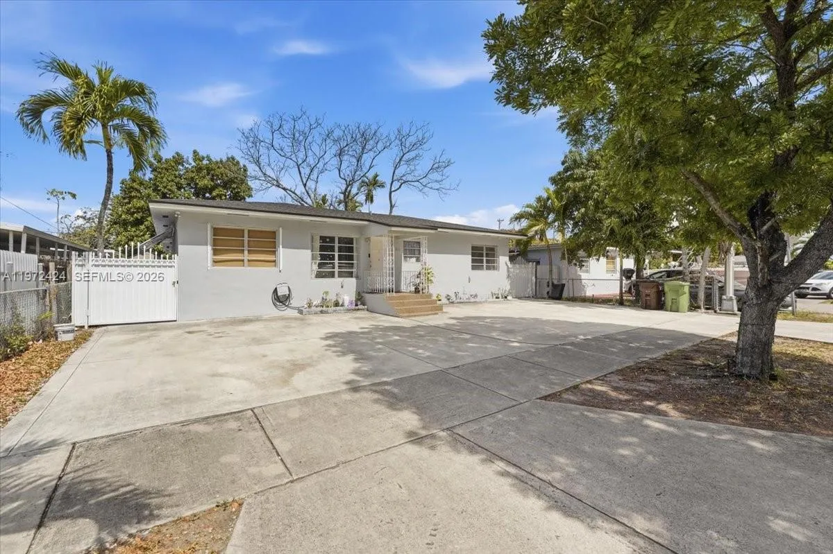 511 E 27th St, Hialeah, Florida 33013, Hialeah, Florida 33013, 3 Bedrooms Bedrooms, ,2 BathroomsBathrooms,Residential,For Sale,511 E 27th St, Hialeah, Florida 33013,A11972424
