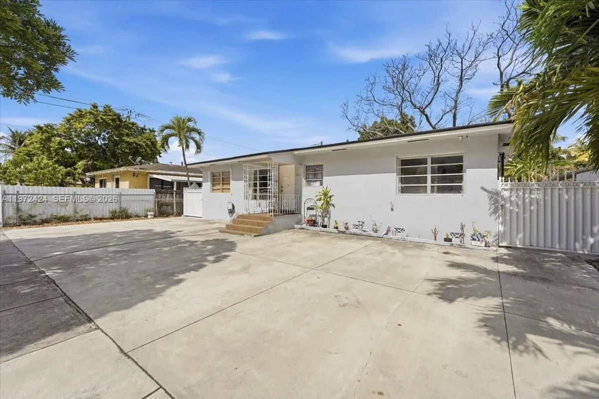 511 E 27th St, Hialeah, Florida 33013, Hialeah, Florida 33013, 3 Bedrooms Bedrooms, ,2 BathroomsBathrooms,Residential,For Sale,511 E 27th St, Hialeah, Florida 33013,A11972424