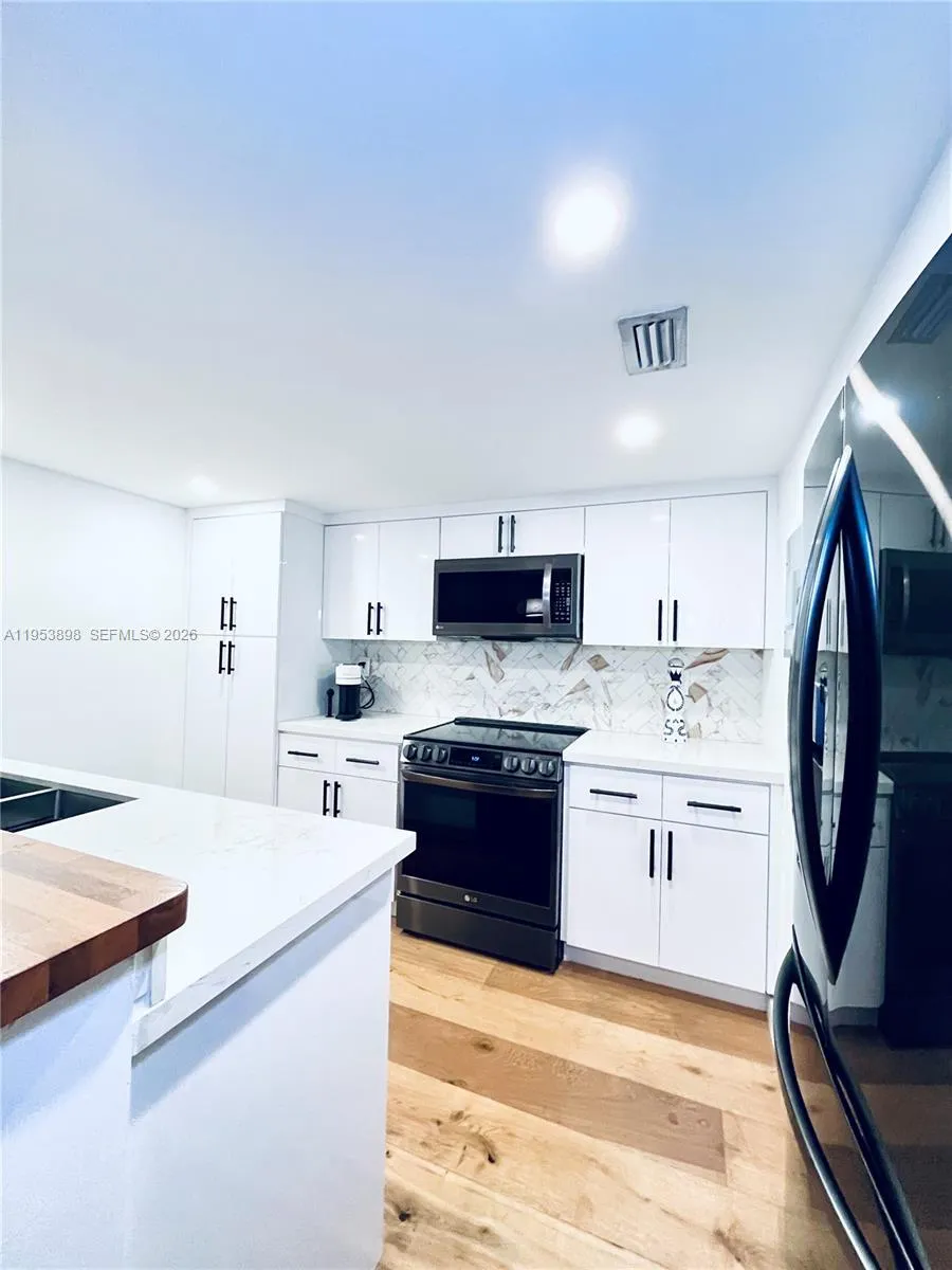 6855 Sw 45th Ln 2, Miami, Florida 33155, Miami, Florida 33155, 2 Bedrooms Bedrooms, ,2 BathroomsBathrooms,Residential Lease,For Rent,6855 Sw 45th Ln 2, Miami, Florida 33155,A11953898