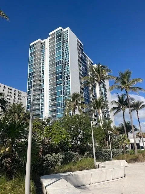 2655 Collins Ave 1404, Miami Beach, Florida 33140, Miami Beach, Florida 33140, 1 Bedroom Bedrooms, ,2 BathroomsBathrooms,Residential,For Sale,2655 Collins Ave 1404, Miami Beach, Florida 33140,A11972908