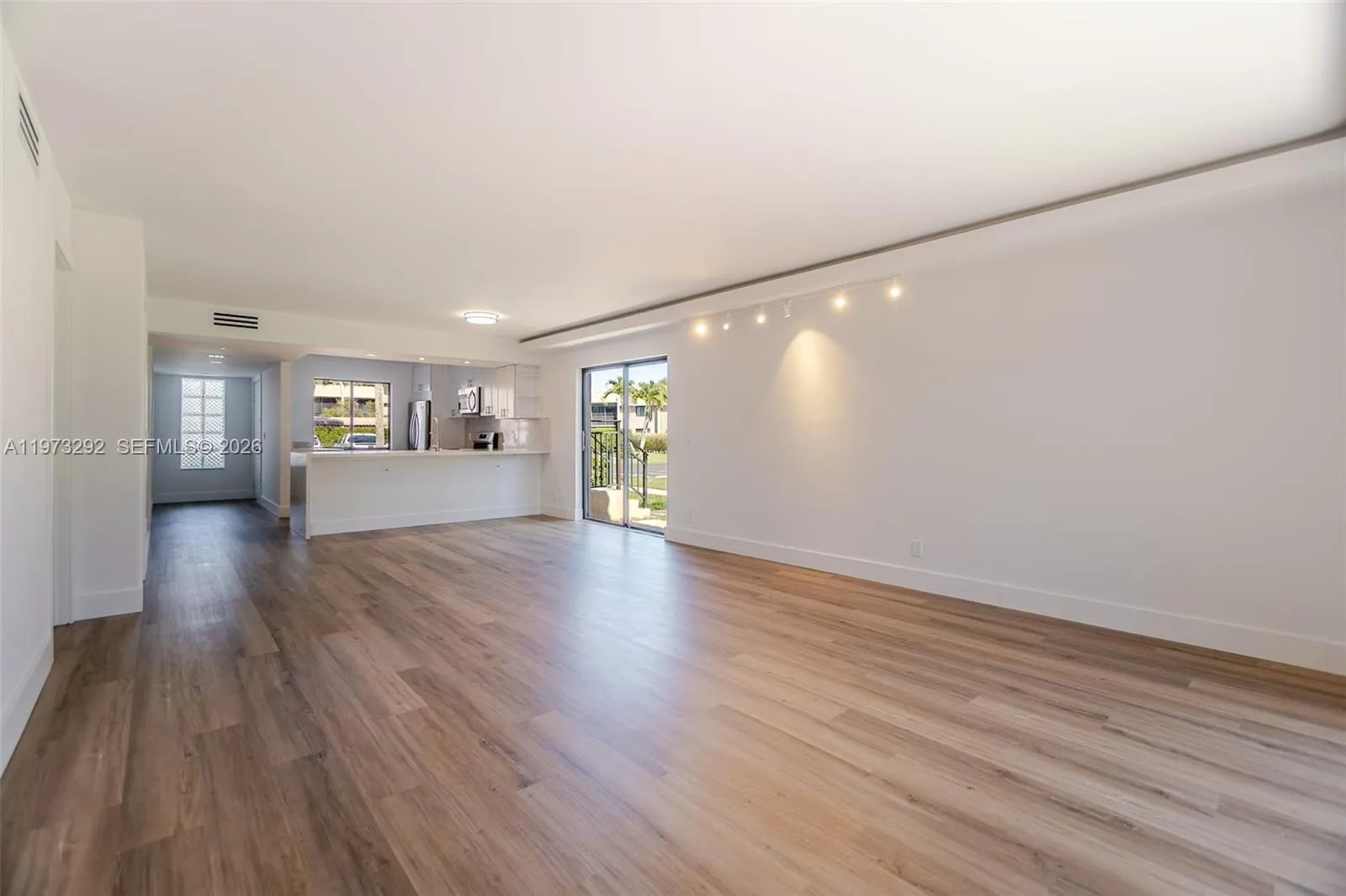 370 Racquet Club Rd 101, Weston, Florida 33326, Weston, Florida 33326, 2 Bedrooms Bedrooms, ,2 BathroomsBathrooms,Residential Lease,For Rent,370 Racquet Club Rd 101, Weston, Florida 33326,A11973292