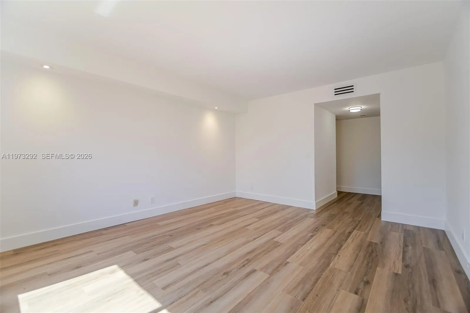 370 Racquet Club Rd 101, Weston, Florida 33326, Weston, Florida 33326, 2 Bedrooms Bedrooms, ,2 BathroomsBathrooms,Residential Lease,For Rent,370 Racquet Club Rd 101, Weston, Florida 33326,A11973292