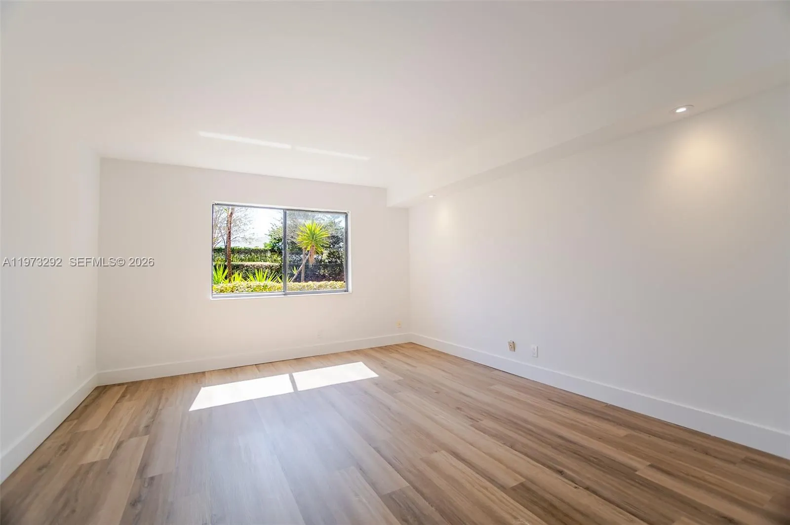 370 Racquet Club Rd 101, Weston, Florida 33326, Weston, Florida 33326, 2 Bedrooms Bedrooms, ,2 BathroomsBathrooms,Residential Lease,For Rent,370 Racquet Club Rd 101, Weston, Florida 33326,A11973292