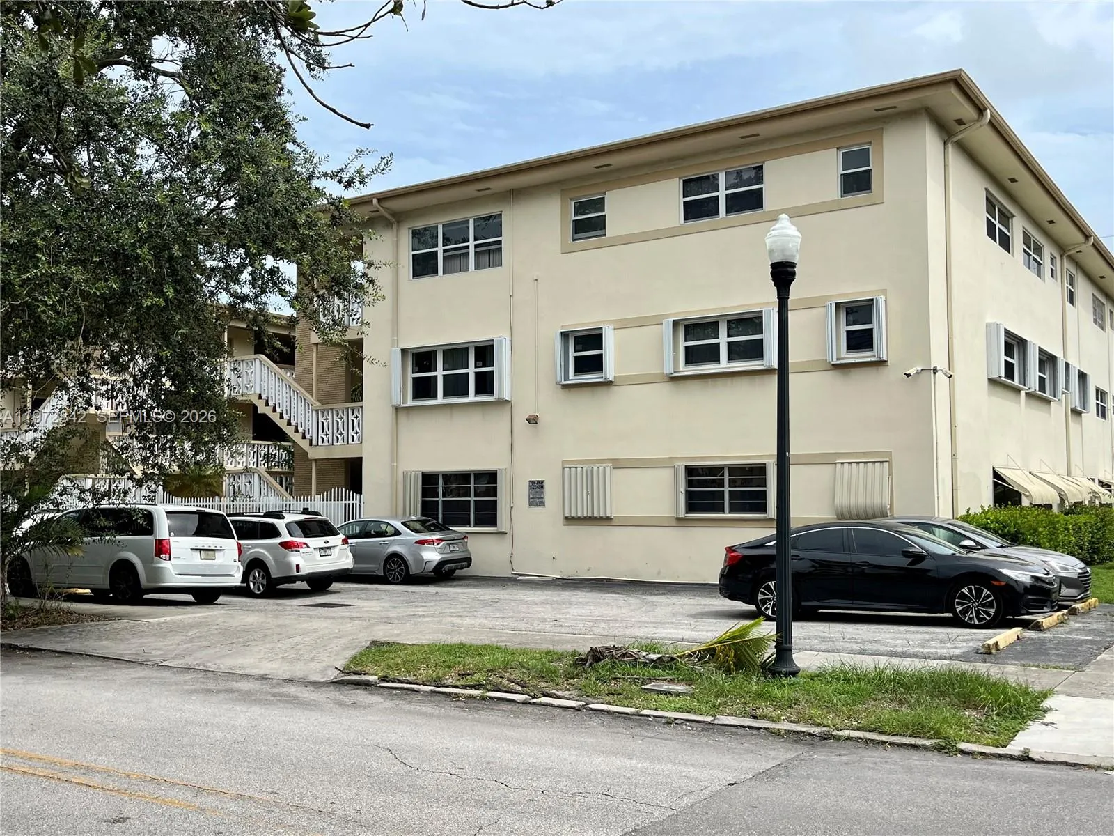 1958 Monroe St 210, Hollywood, Florida 33020, Hollywood, Florida 33020, 2 Bedrooms Bedrooms, ,2 BathroomsBathrooms,Residential Lease,For Rent,1958 Monroe St 210, Hollywood, Florida 33020,A11972842