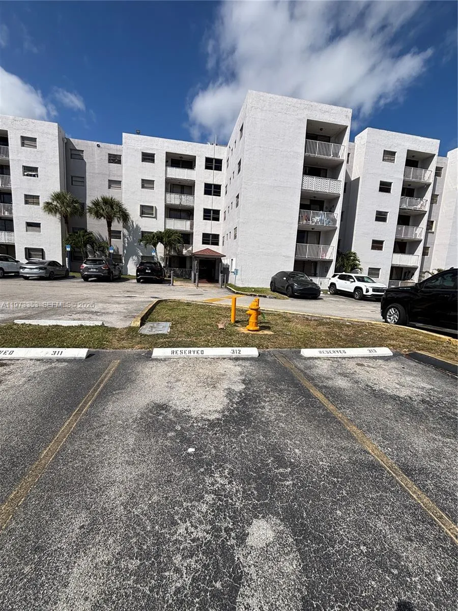 8145 Nw 7th St 210, Miami, Florida 33126, Miami, Florida 33126, 2 Bedrooms Bedrooms, ,2 BathroomsBathrooms,Residential Lease,For Rent,8145 Nw 7th St 210, Miami, Florida 33126,A11973353