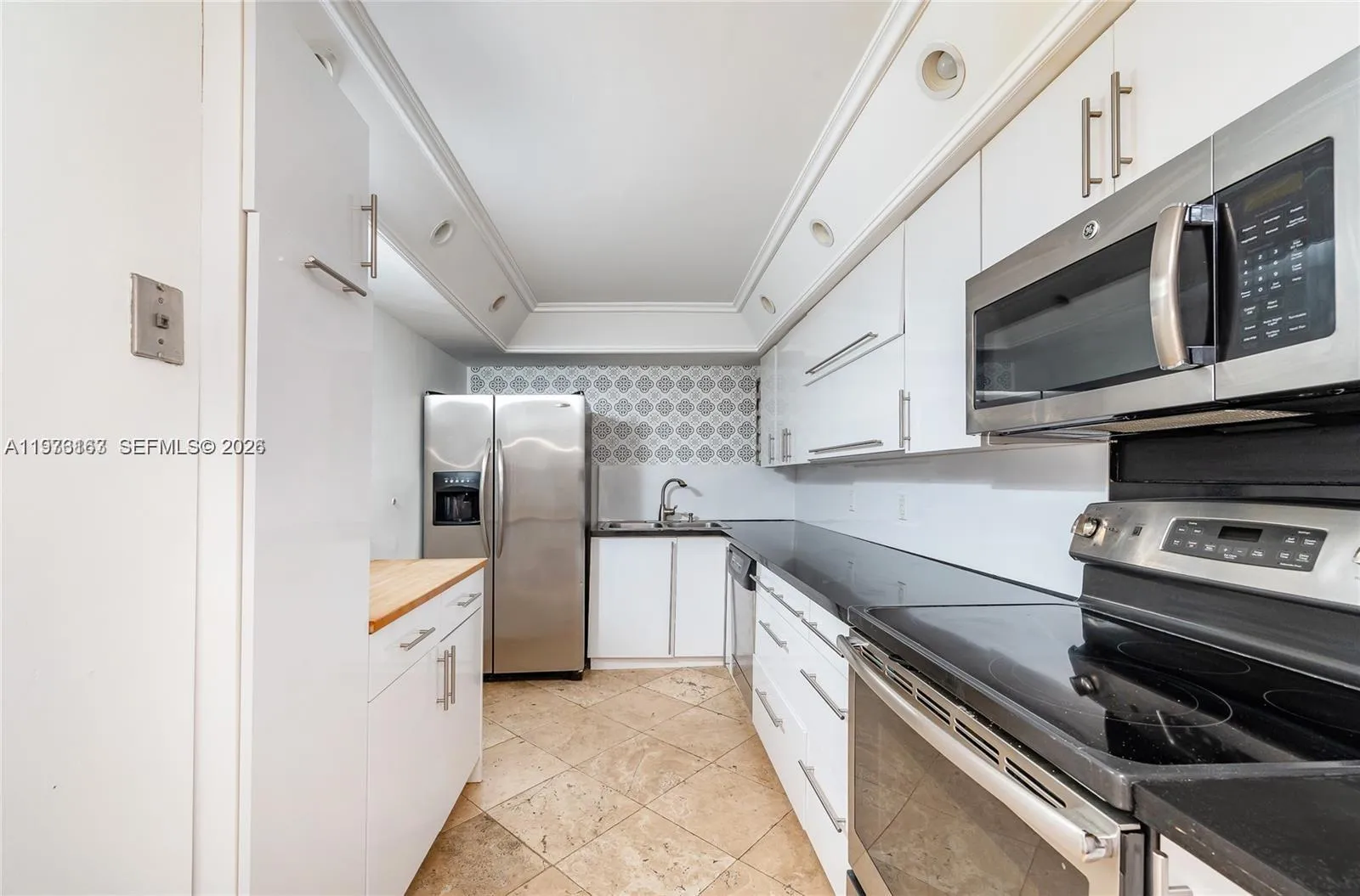 2901 S Bayshore Dr 8a, Miami, Florida 33133, Miami, Florida 33133, 2 Bedrooms Bedrooms, ,2 BathroomsBathrooms,Residential Lease,For Rent,2901 S Bayshore Dr 8a, Miami, Florida 33133,A11973163