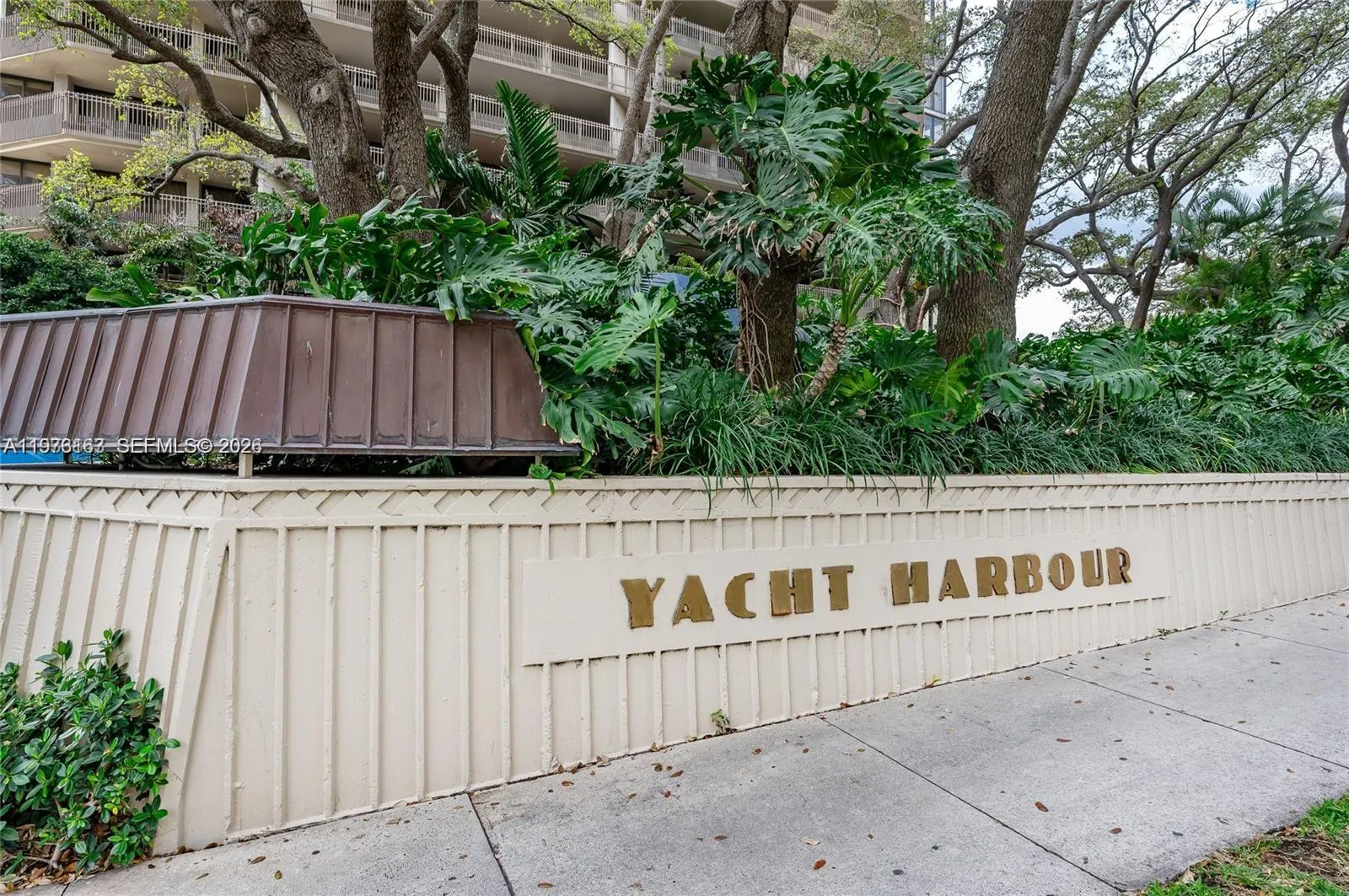 2901 S Bayshore Dr 8a, Miami, Florida 33133, Miami, Florida 33133, 2 Bedrooms Bedrooms, ,2 BathroomsBathrooms,Residential Lease,For Rent,2901 S Bayshore Dr 8a, Miami, Florida 33133,A11973163