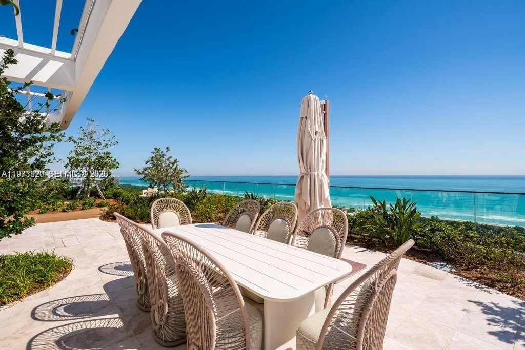 580 72nd St 1801, Miami Beach, Florida 33141, Miami Beach, Florida 33141, 3 Bedrooms Bedrooms, ,2 BathroomsBathrooms,Residential,For Sale,580 72nd St 1801, Miami Beach, Florida 33141,A11973520