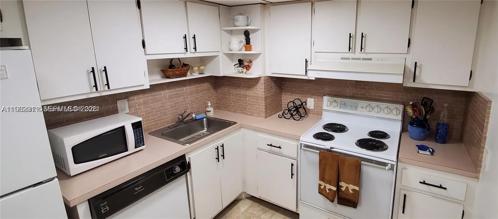 100 Bayview Dr 603, Sunny Isles Beach, Florida 331, Sunny Isles Beach, Florida 33160, 2 Bedrooms Bedrooms, ,2 BathroomsBathrooms,Residential,For Sale,100 Bayview Dr 603, Sunny Isles Beach, Florida 331,A11962911