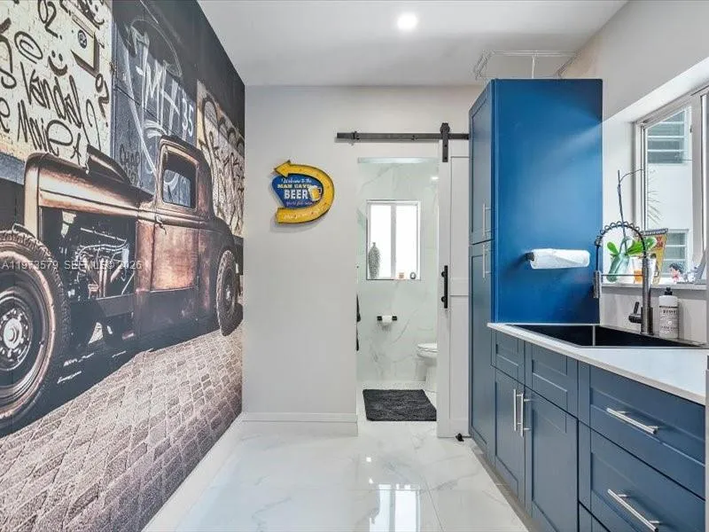 2404 Hollywood Blvd, Hollywood, Florida 33020, Hollywood, Florida 33020, ,Commercial Lease,For Rent,2404 Hollywood Blvd, Hollywood, Florida 33020,A11973579