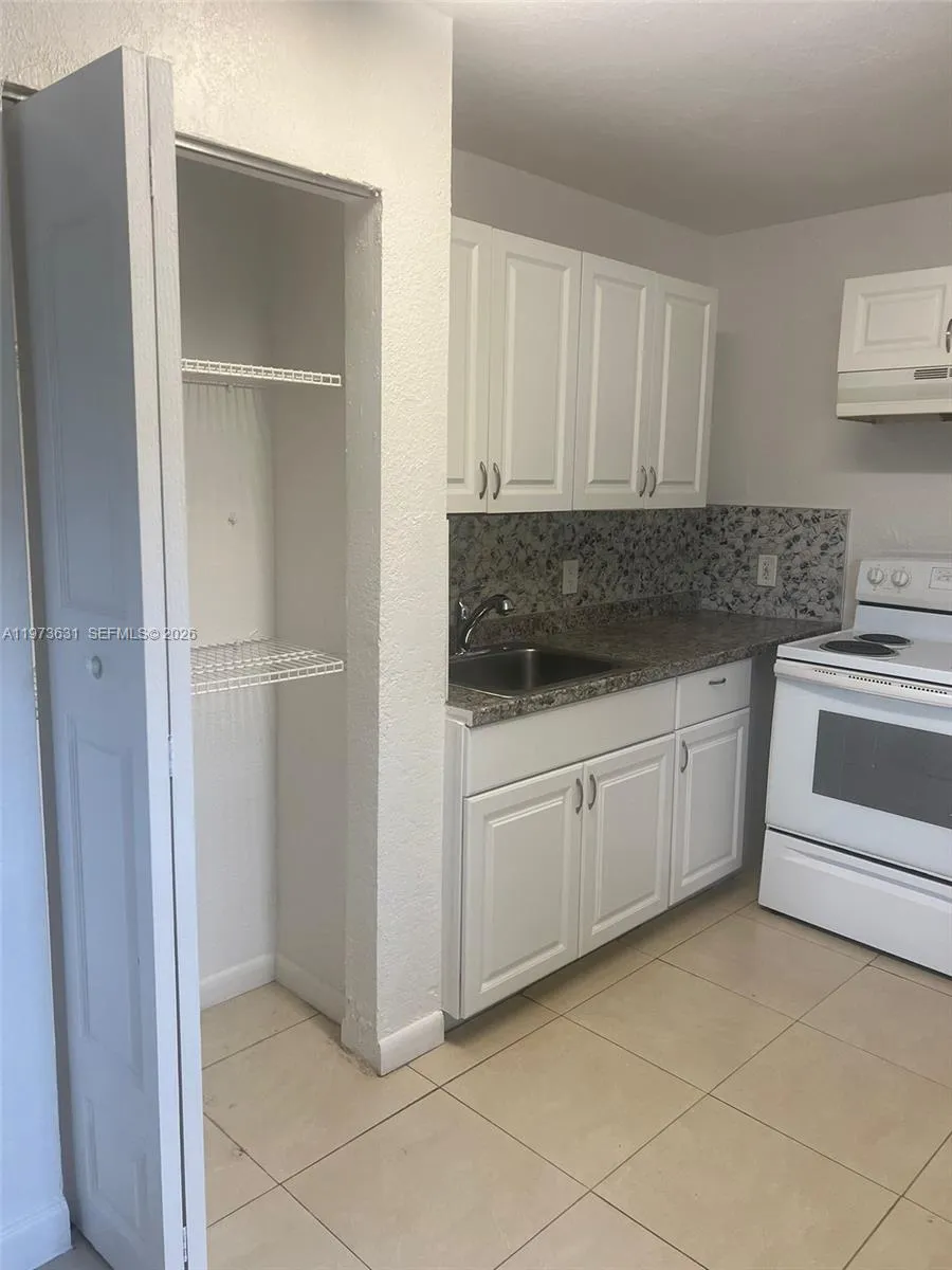 921 Nw 2nd Ave 2, Fort Lauderdale, Florida 33311, Fort Lauderdale, Florida 33311, 2 Bedrooms Bedrooms, ,1 BathroomBathrooms,Residential Lease,For Rent,921 Nw 2nd Ave 2, Fort Lauderdale, Florida 33311,A11973631