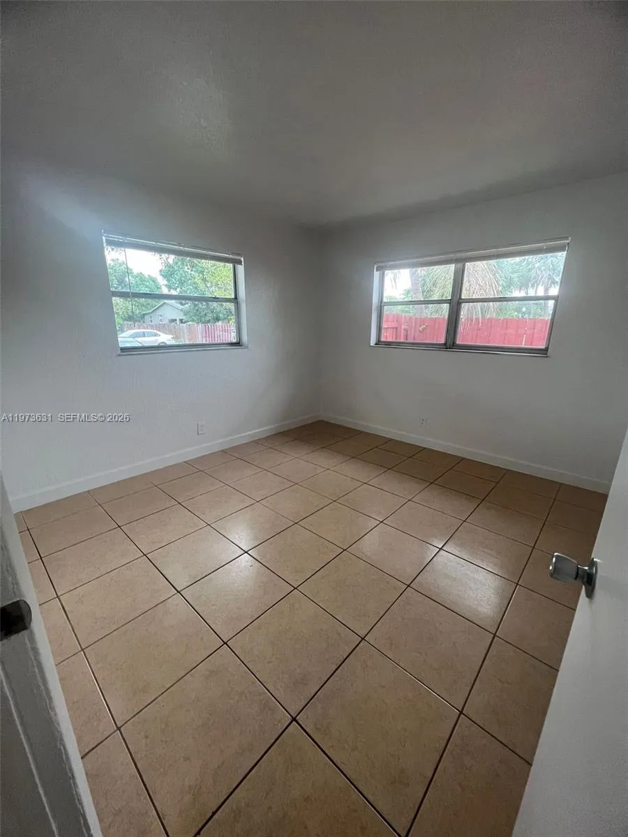 921 Nw 2nd Ave 2, Fort Lauderdale, Florida 33311, Fort Lauderdale, Florida 33311, 2 Bedrooms Bedrooms, ,1 BathroomBathrooms,Residential Lease,For Rent,921 Nw 2nd Ave 2, Fort Lauderdale, Florida 33311,A11973631