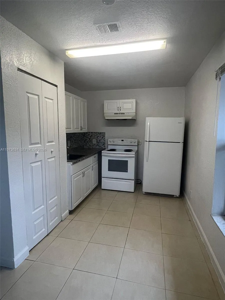 921 Nw 2nd Ave 2, Fort Lauderdale, Florida 33311, Fort Lauderdale, Florida 33311, 2 Bedrooms Bedrooms, ,1 BathroomBathrooms,Residential Lease,For Rent,921 Nw 2nd Ave 2, Fort Lauderdale, Florida 33311,A11973631