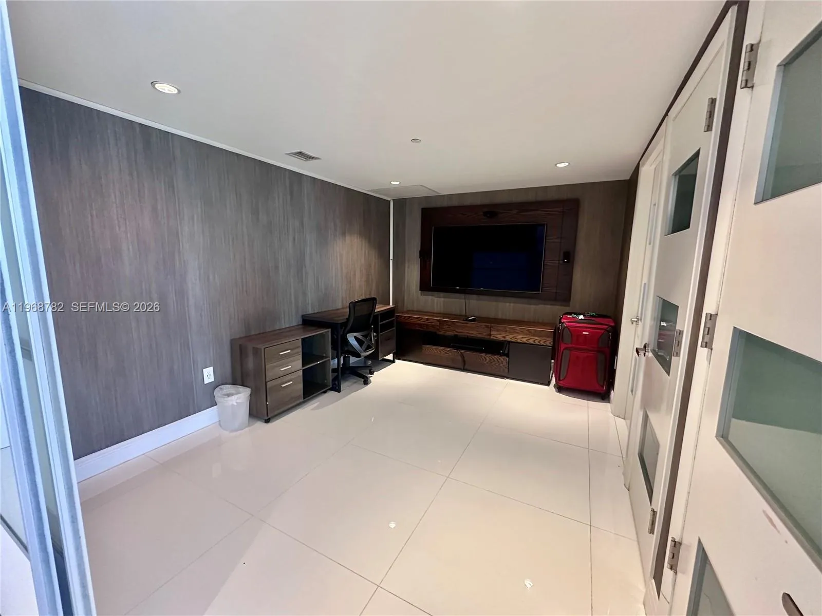 495 Brickell Ave 4403, Miami, Florida 33131, Miami, Florida 33131, 2 Bedrooms Bedrooms, ,2 BathroomsBathrooms,Residential Lease,For Rent,495 Brickell Ave 4403, Miami, Florida 33131,A11968782