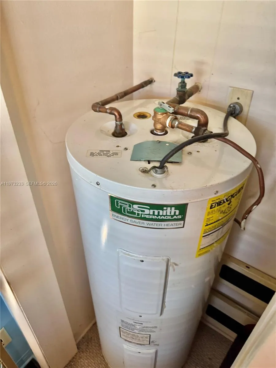 3500 Harrison St 7, Hollywood, Florida 33021, Hollywood, Florida 33021, 2 Bedrooms Bedrooms, ,1 BathroomBathrooms,Residential,For Sale,3500 Harrison St 7, Hollywood, Florida 33021,A11973233