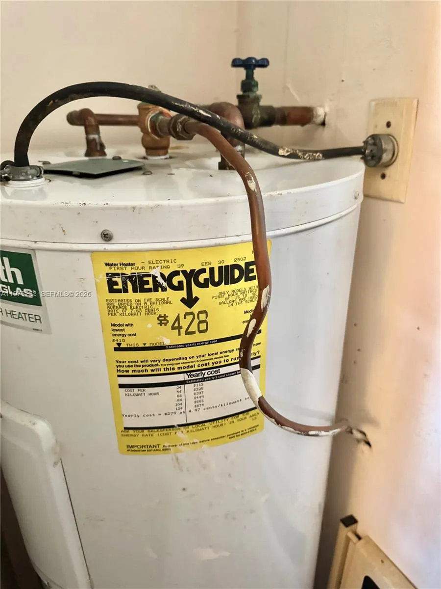 3500 Harrison St 7, Hollywood, Florida 33021, Hollywood, Florida 33021, 2 Bedrooms Bedrooms, ,1 BathroomBathrooms,Residential,For Sale,3500 Harrison St 7, Hollywood, Florida 33021,A11973233