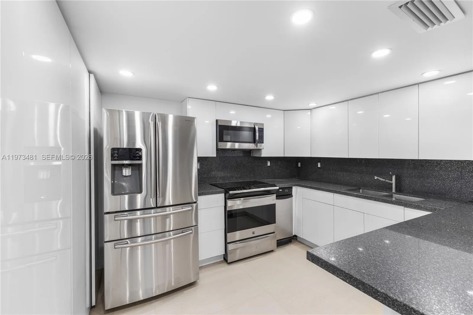 101 Ocean Lane Dr 1012, Key Biscayne, Florida 3314, Key Biscayne, Florida 33149, 3 Bedrooms Bedrooms, ,2 BathroomsBathrooms,Residential Lease,For Rent,101 Ocean Lane Dr 1012, Key Biscayne, Florida 3314,A11973481