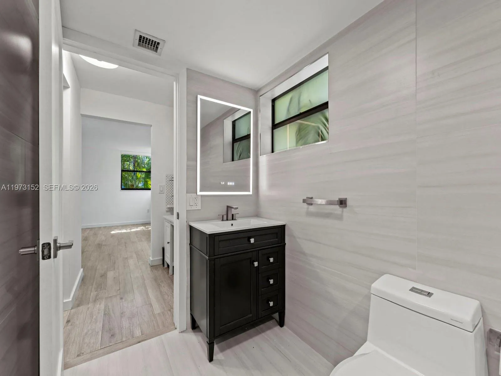 55 Ocean Lane Dr 1035, Key Biscayne, Florida 33149, Key Biscayne, Florida 33149, 3 Bedrooms Bedrooms, ,2 BathroomsBathrooms,Residential Lease,For Rent,55 Ocean Lane Dr 1035, Key Biscayne, Florida 33149,A11973152